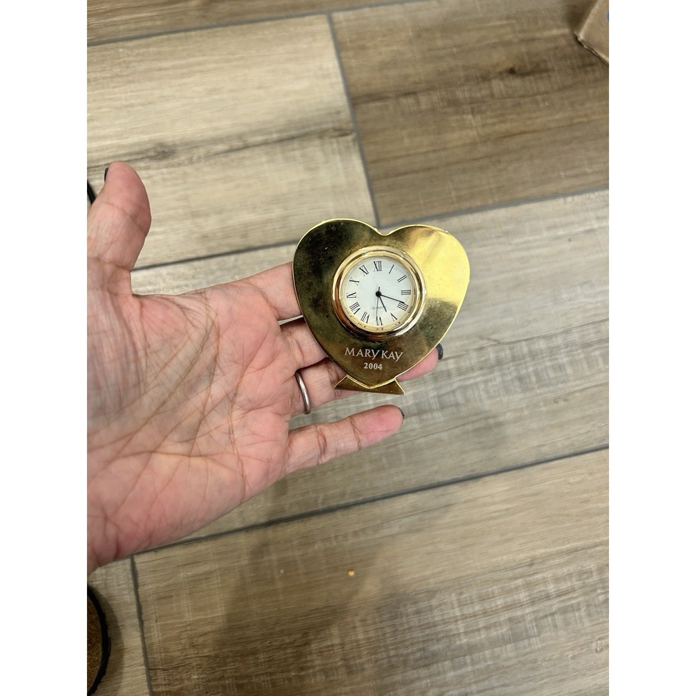 Mary Kay 2004 Gold Heart Shaped Mini Desk Clock Consultant Award Collectible HTF